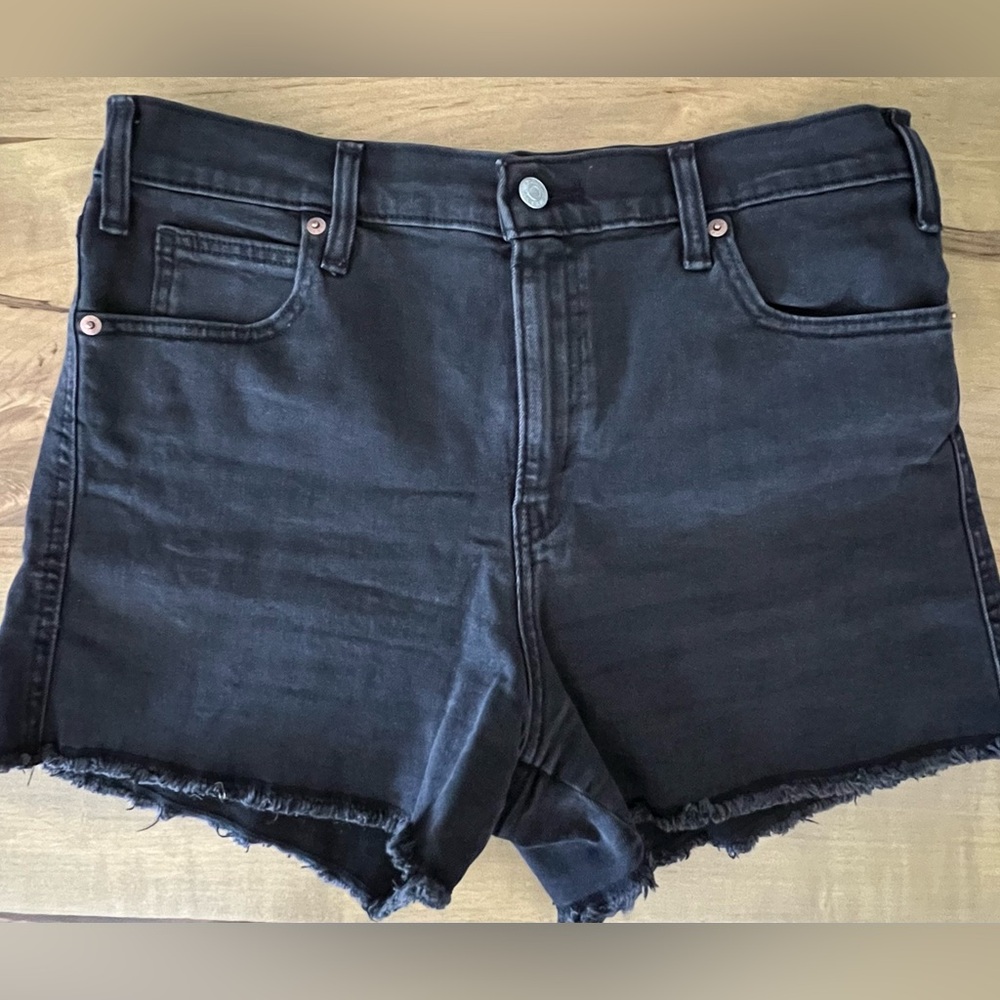 Levi Strauss & Co. Gold Women's Heritage High Rise 3" Shorts, Size 10 W 30